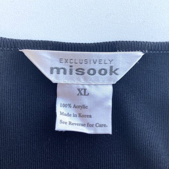 Exclusively Misook Cardigan with Big Buttons - Picture 3 of 9